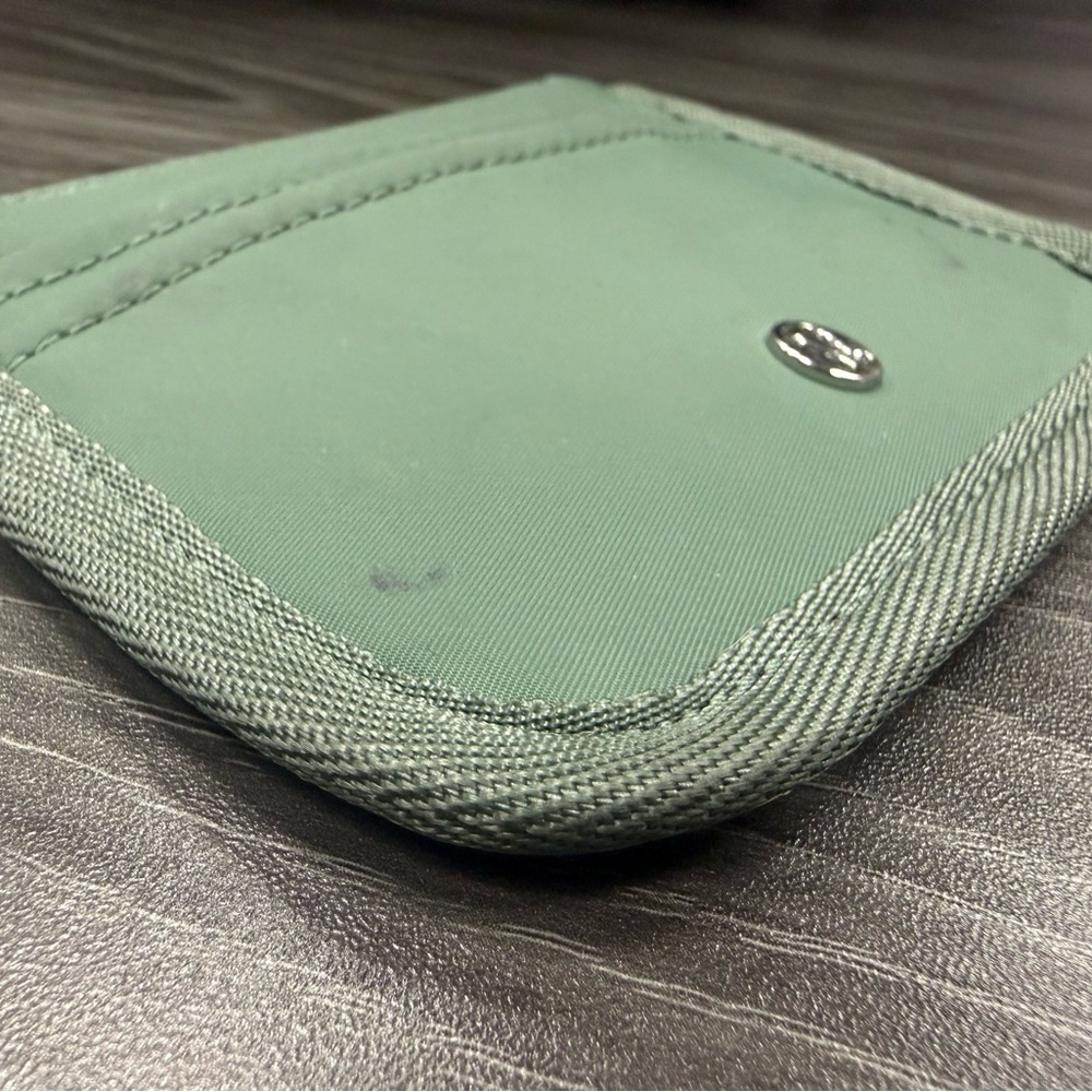Lululemon True Identity Card Case One Size Gray Eucalyptus - Pre-owned  - Picture 9 of 12
